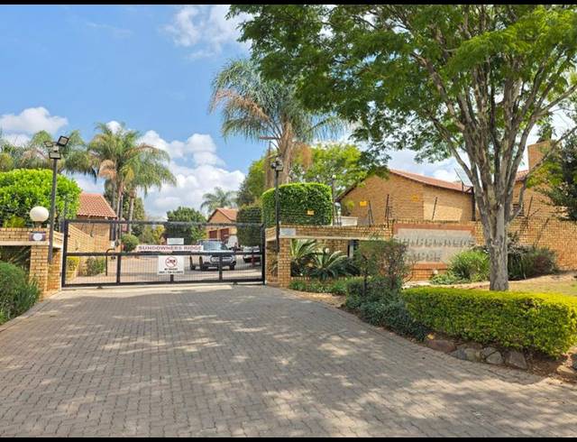 4 BEDROOM TOWNHOUSE FOR SALE IN RUIMSIG NOORD